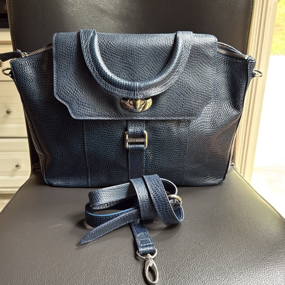 Elegant Hidesign Blue Leather Handbag
